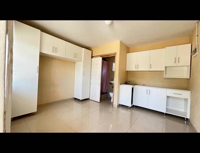 1 BEDROOM PROPERTY TO RENT IN SAVANNA PARK
